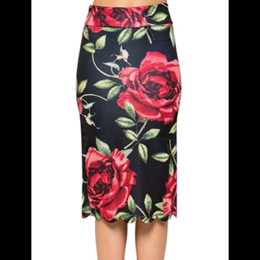NWOT- Red and black floral skirt. Body con style.